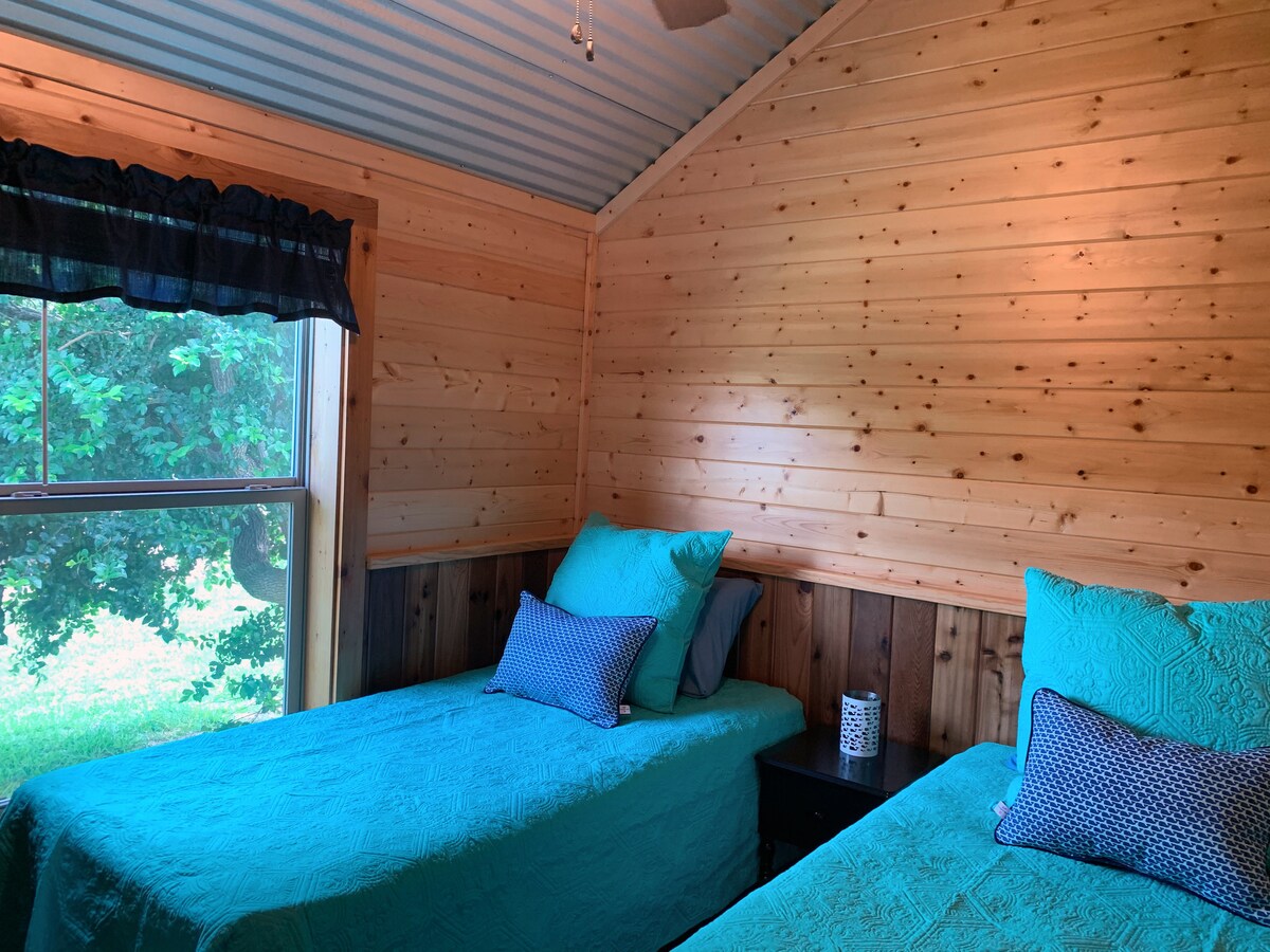 2 единични легла 