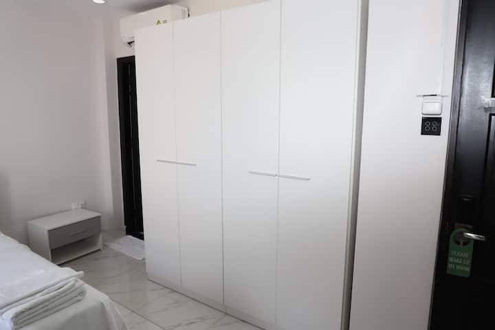 спалня 201, голям гардероб 1800x2000