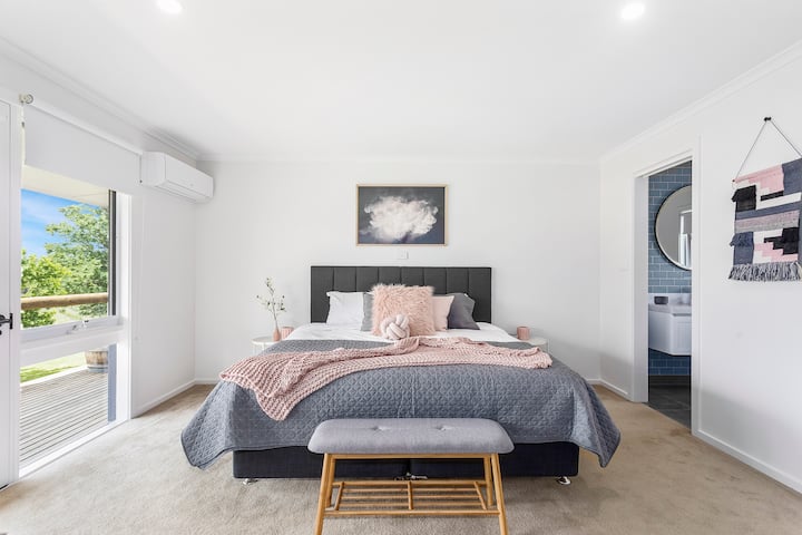 The luxury master and a peek at the ensuite...