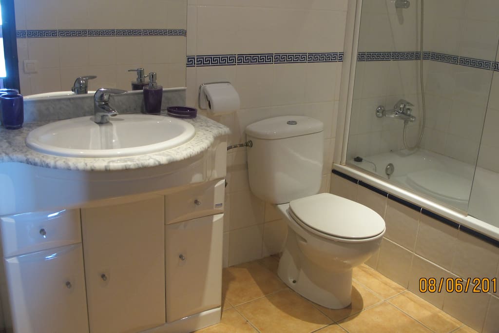 baño privado de la habitación de matrimonio.
