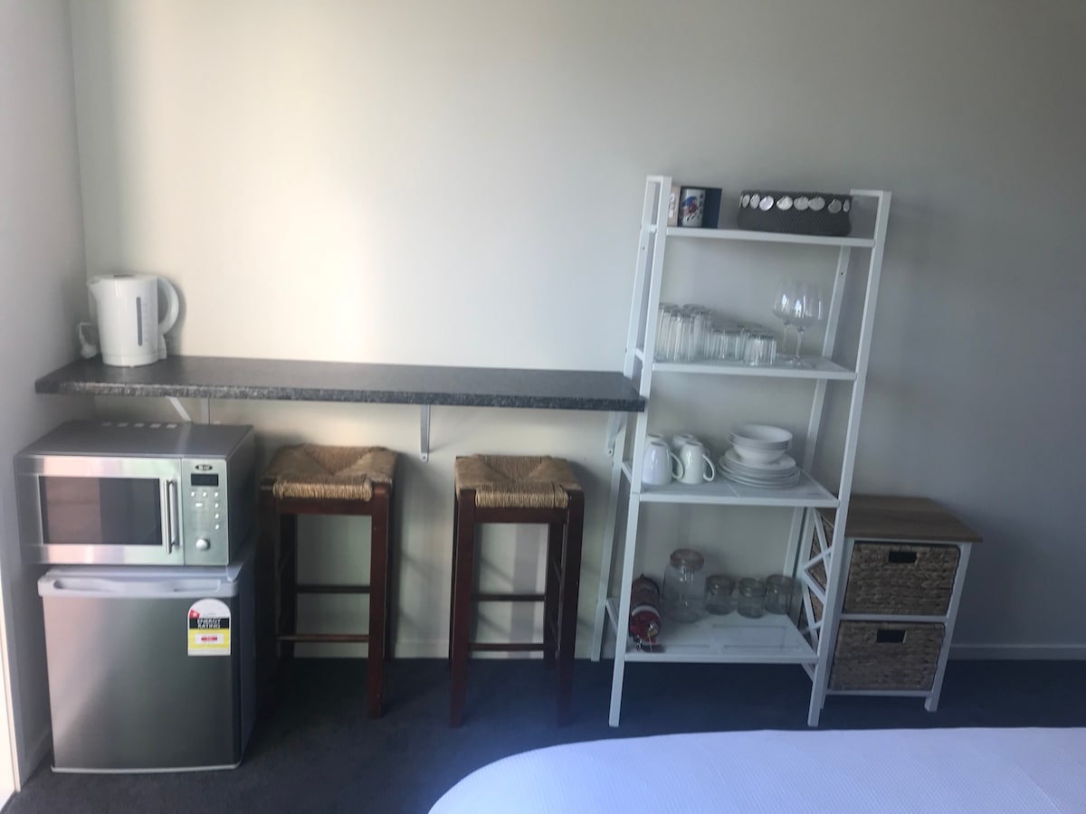 Top Airbnb: Waihi Beach House Studio Unit in Western Bay Of Plenty District North