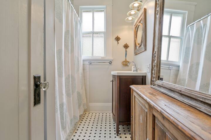 Gorgeous – Walk to Audubon Park! Monthly Rental gallery image 4