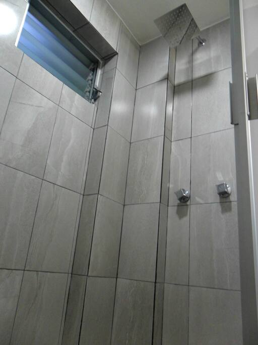 Baño estilo moderno