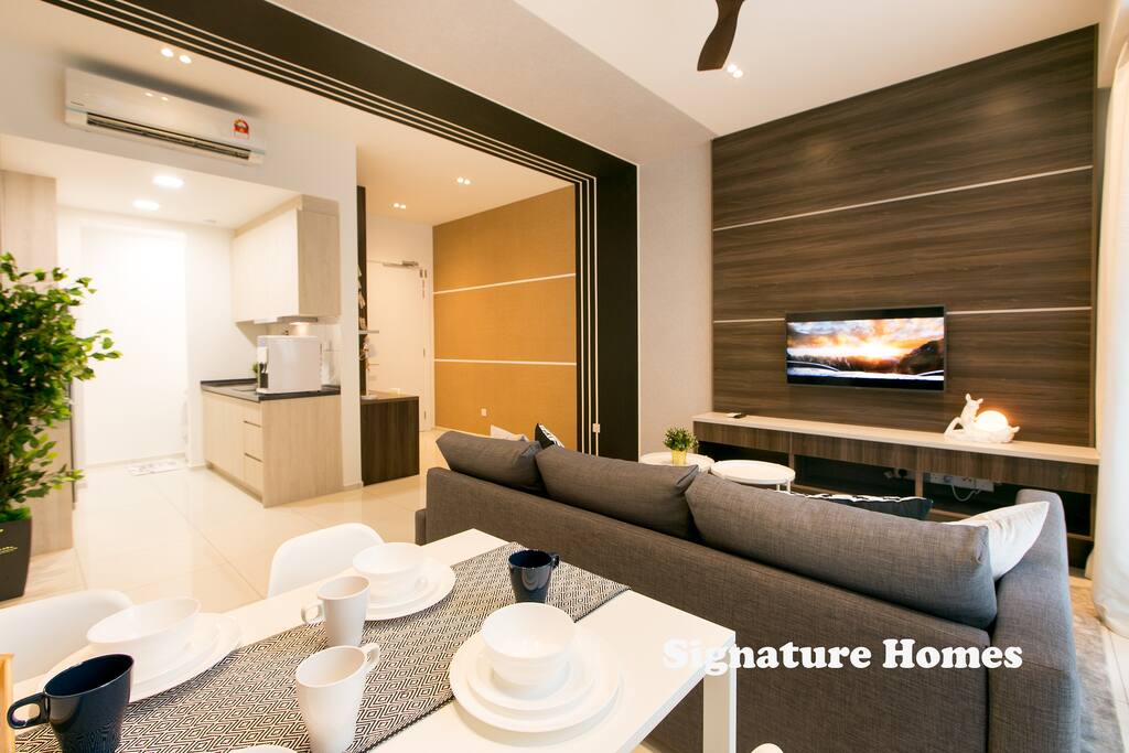 Care for a movie marathon? Our SmartTV comes with NETFLIX, so enjoy thousands of blockbuster movies all day long! Check out our Digital HouseGuide on this!