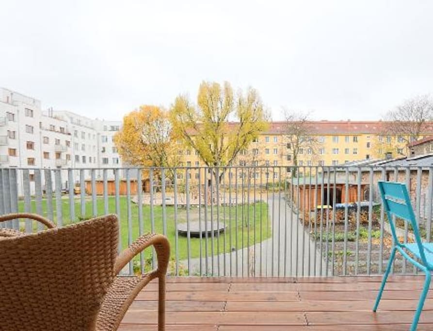 Balkon mit Blick zum Gemeinschaftsgarten