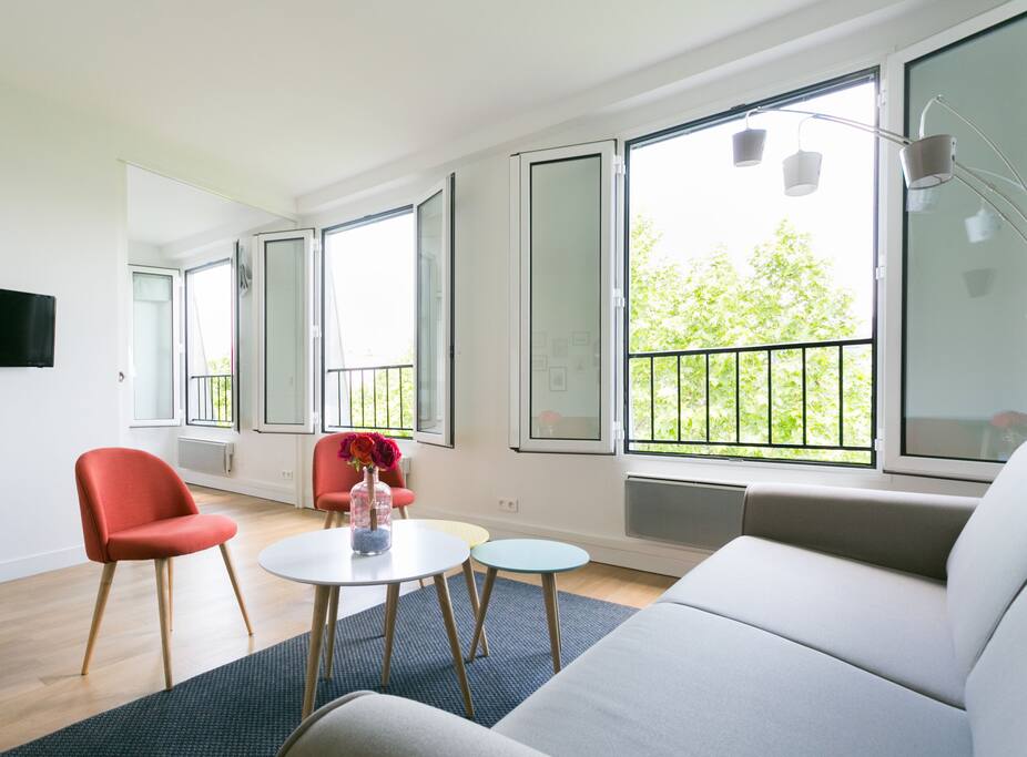Sunny sixth floor apartment with elevator