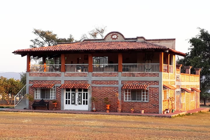 Casa de campo cerca de Guadalajara. Cabañas en renta en