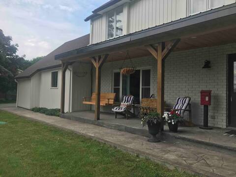 Maple Brook Lodge
Serene, tranquil farmhouse