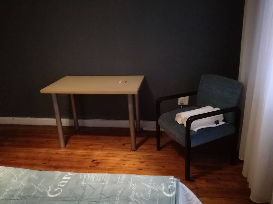 Computer table