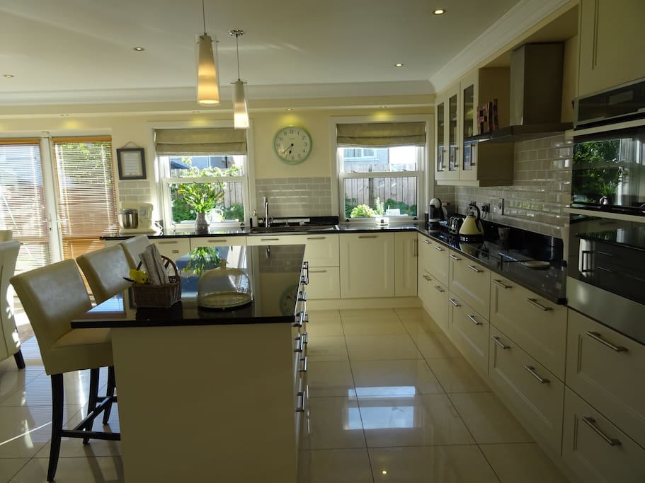 Kitchen dining area