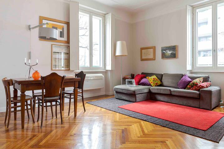 Quiet and Sunny 4-room Flat in the Heart of Milan