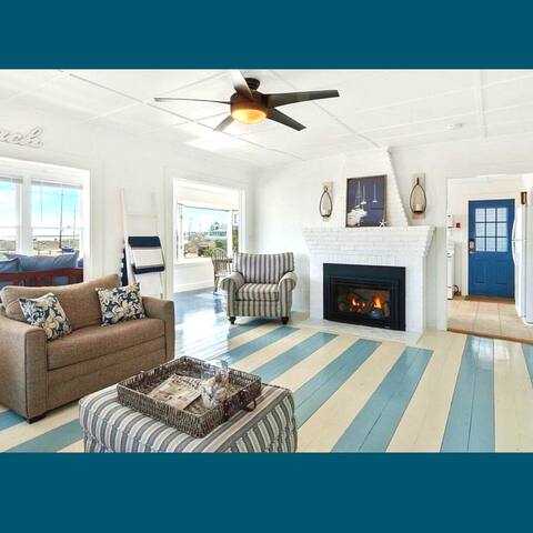 *Beachfront* Vintage Coastal Cottage - Relaxation