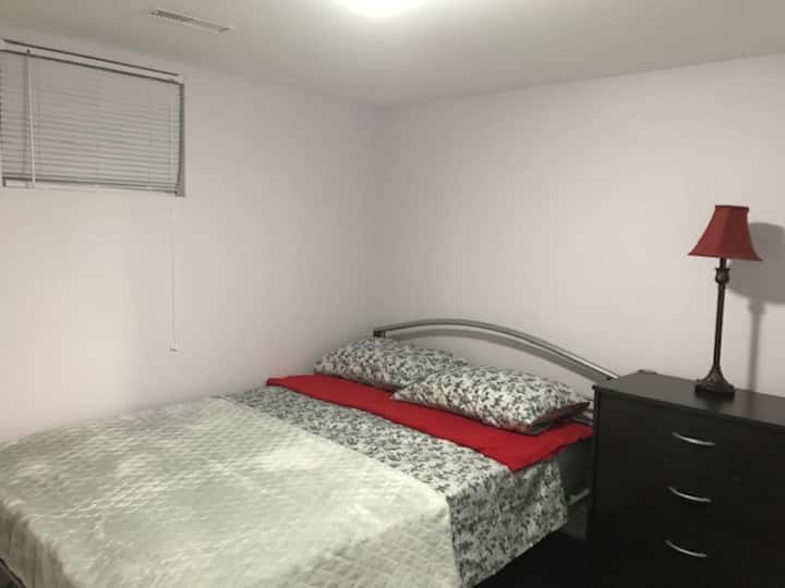 Საძინებელი ორადგილიანი საწოლით