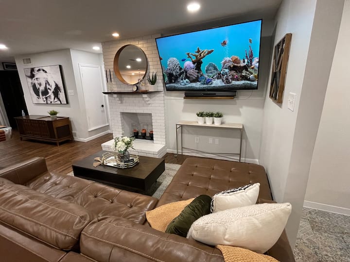 J's Stay & Play Charming 3 Bedroom 2 Bathroom Home - Dallas, TX