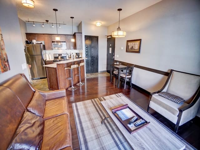 Cozy 1 bedroom Suit Close to The Heart of Canmore