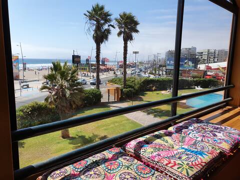 Spacious apartment 120m2 w/ terrace in front of Av. del Mar