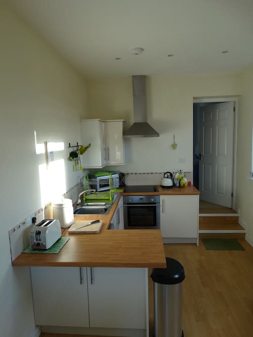 Fully equipped kitchen, with dishwasher, oven, hob and microwave