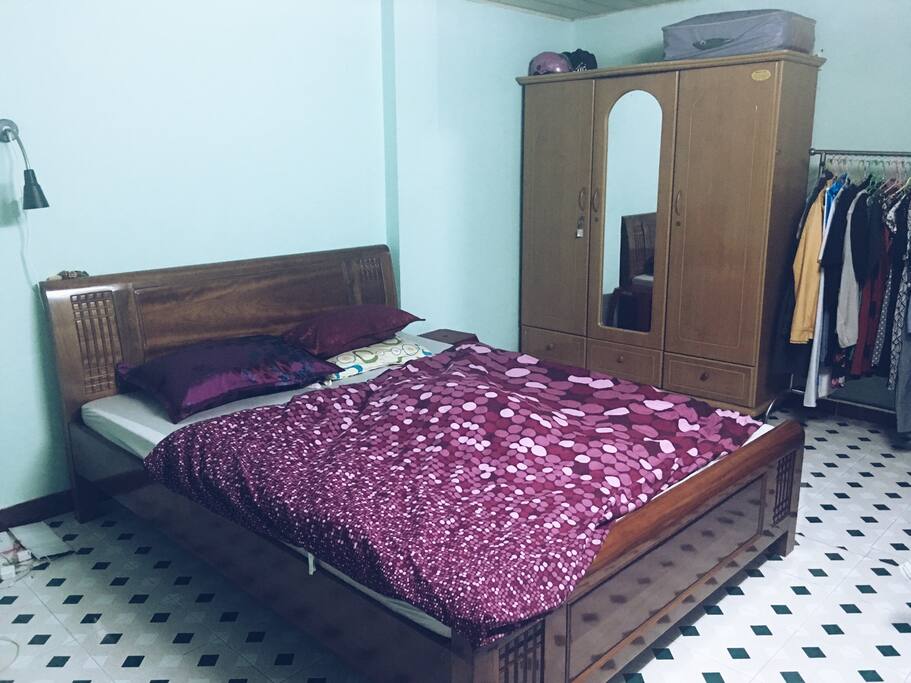Private 5m x 4m bedroom with a 1,6m bed
