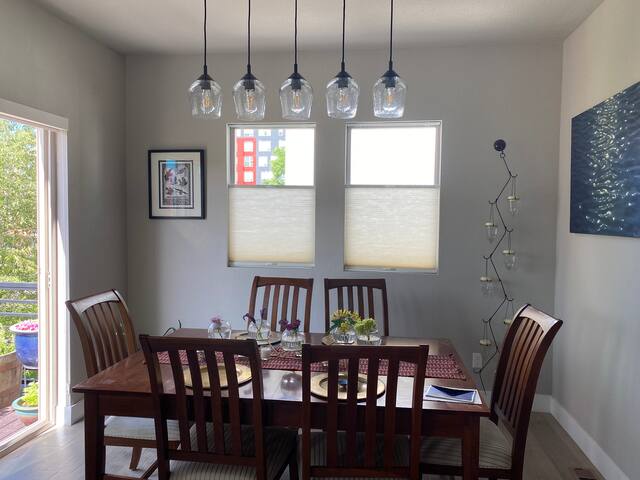 Modern downtown home w/ rooftop deck & fire pit!! gallery image 5