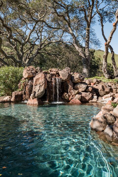 Lafayette Bay Area Treehouse with Cave Spa & Views