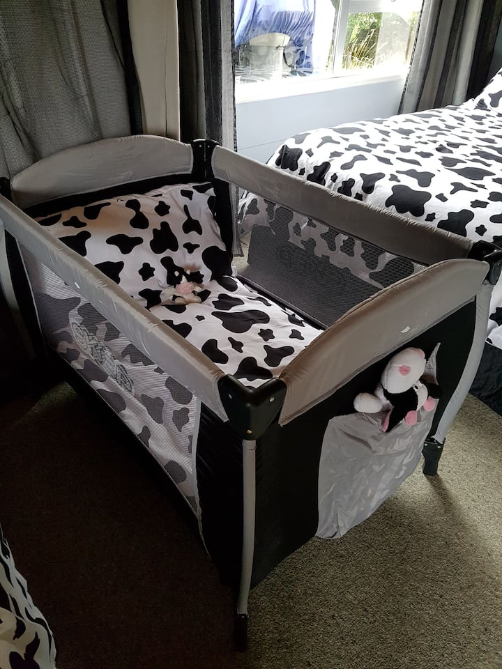 El ternero (Port-a-Cot) para mis huéspedes pequeños.