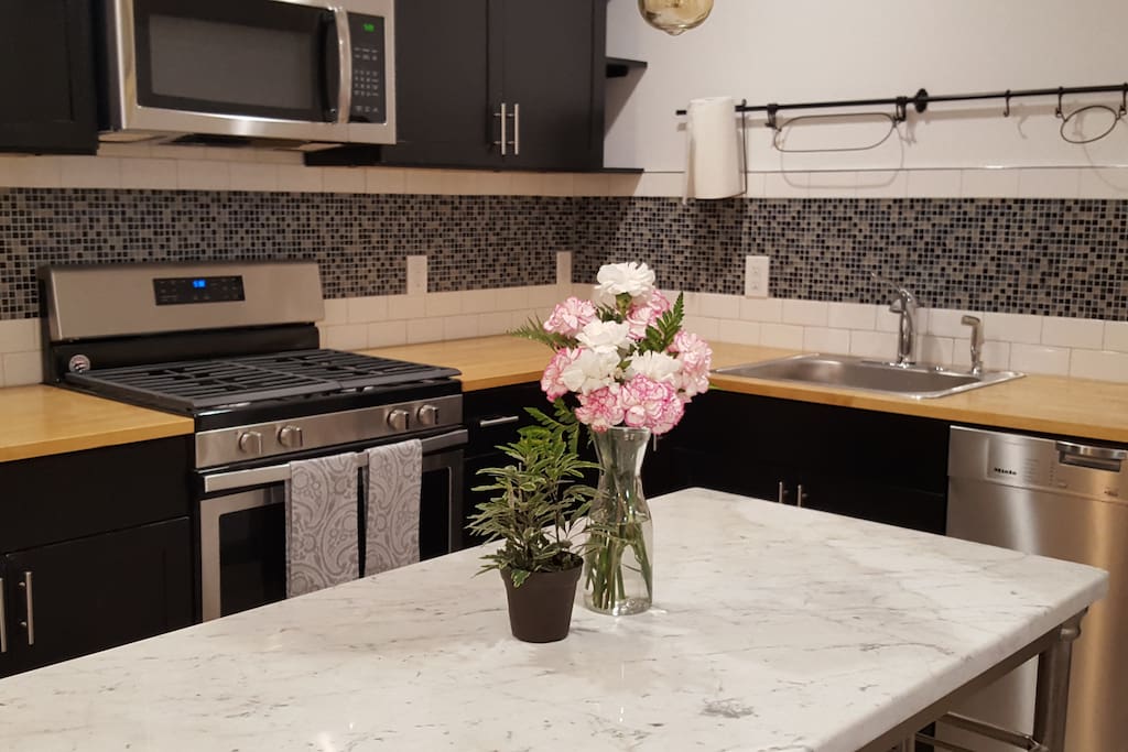 New, fully equipped kitchen.