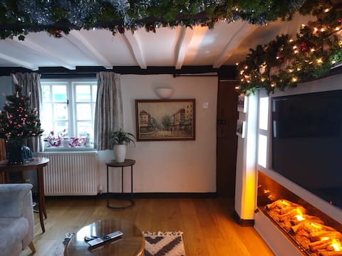 Jasmine Cottage,
High street living at its best.