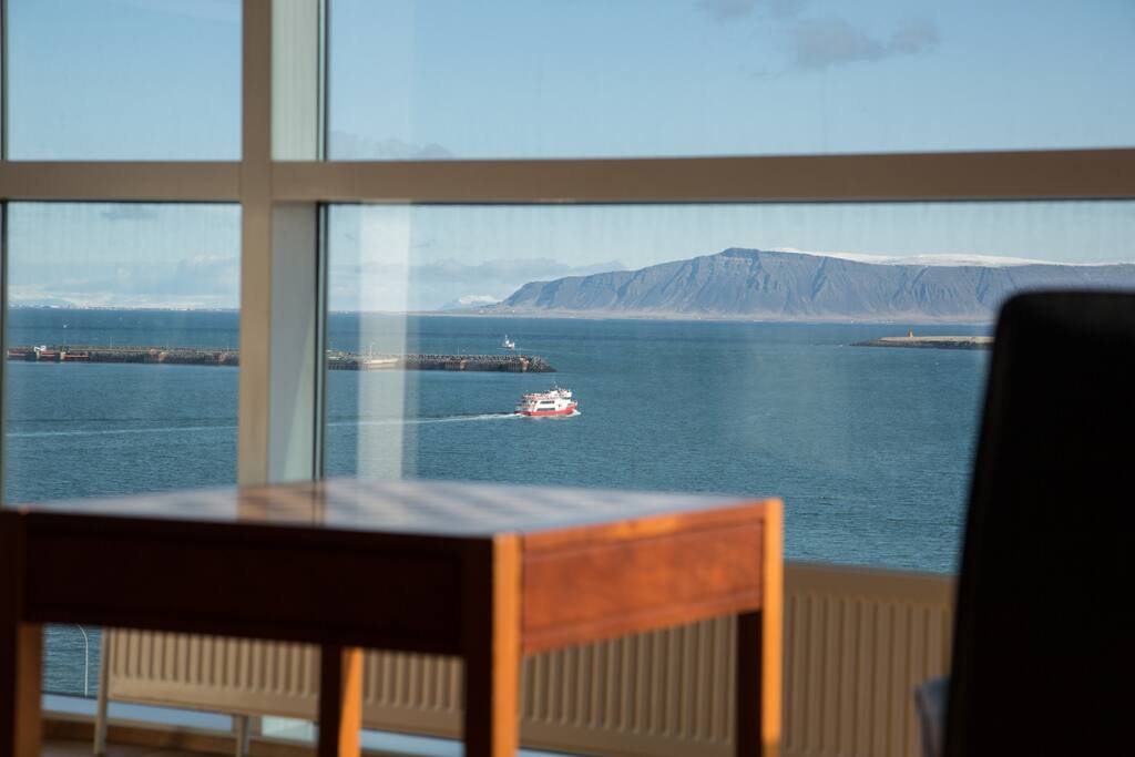 Watch the boats depart from the downtown harbour.