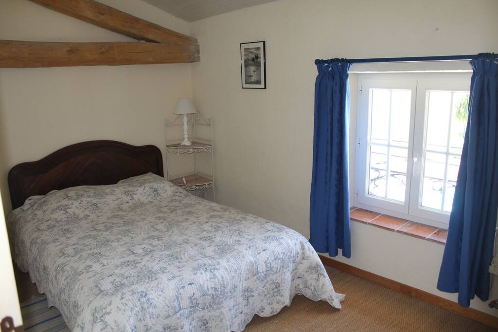la chambre 2, à l'étage