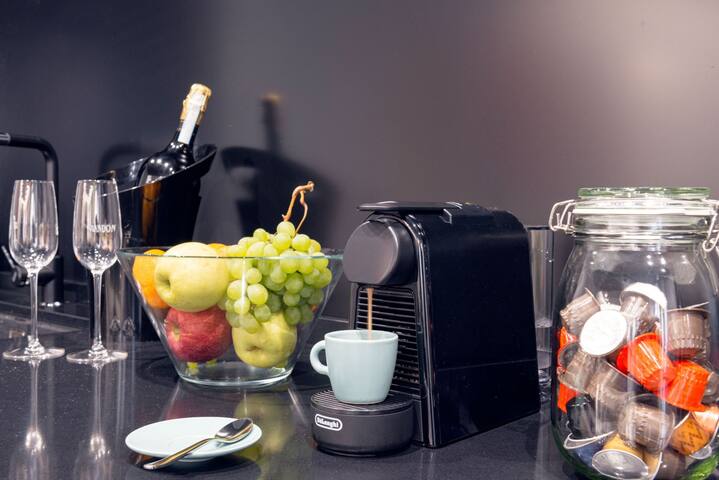 Luxury modern apartment gallery image 4