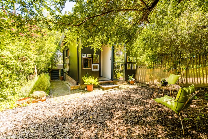 Stellenbosch Gardens Protea Cottage