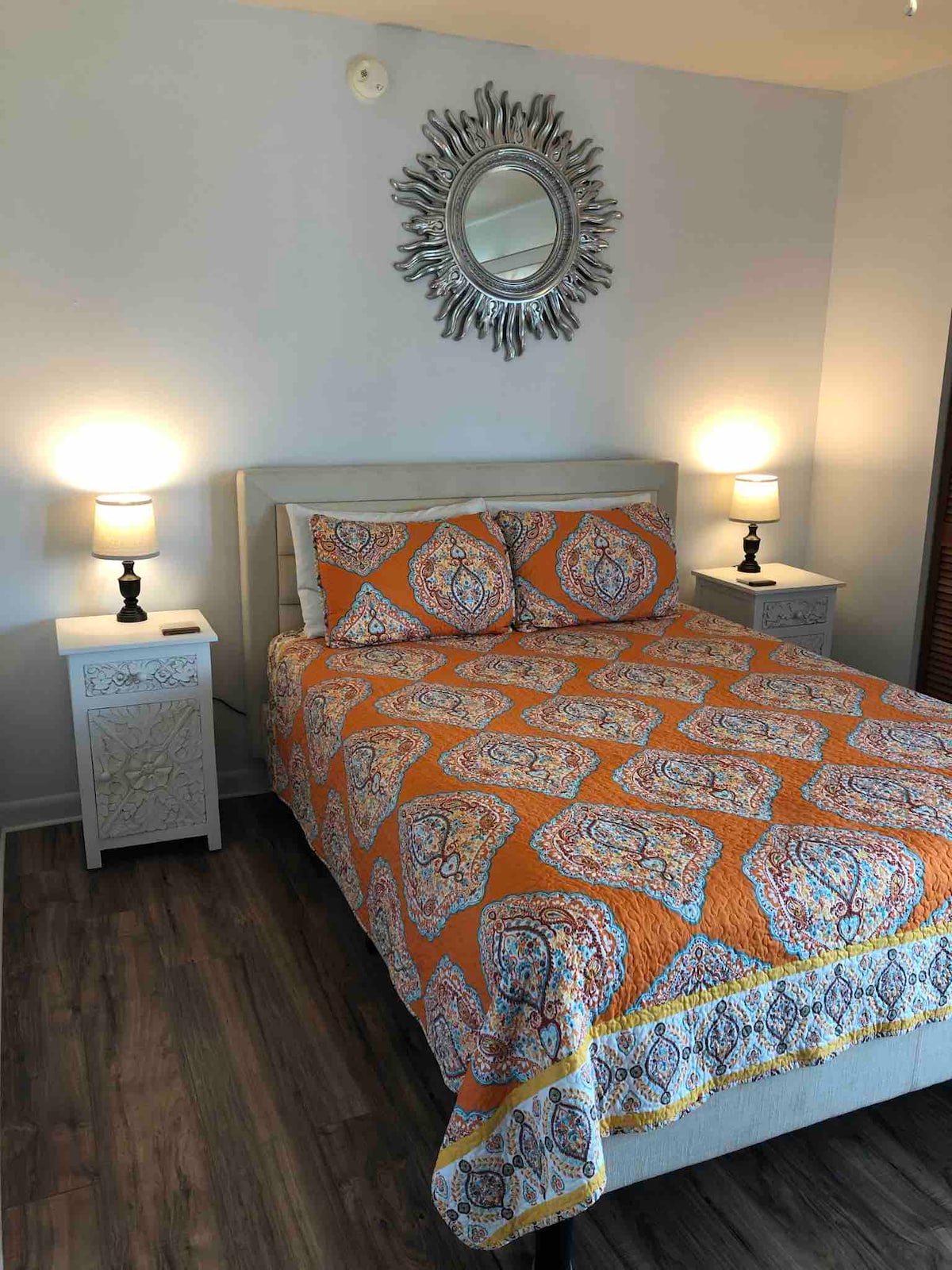 Двойно легло втора спалня с балкон.