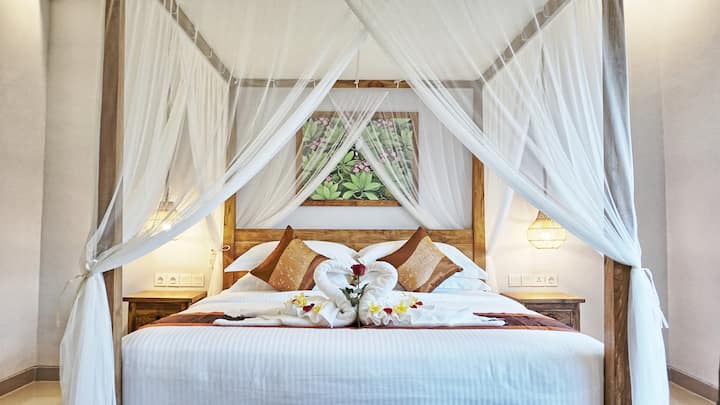 Ნომერი 1 - რომანტიკული პლაკატის გასაჩერებელი ადგილი საწოლისთვის