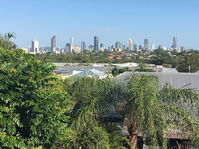 Brisbane City views. COORPAROO
Private room