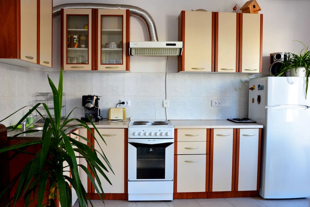 A fully equipped kitchenette