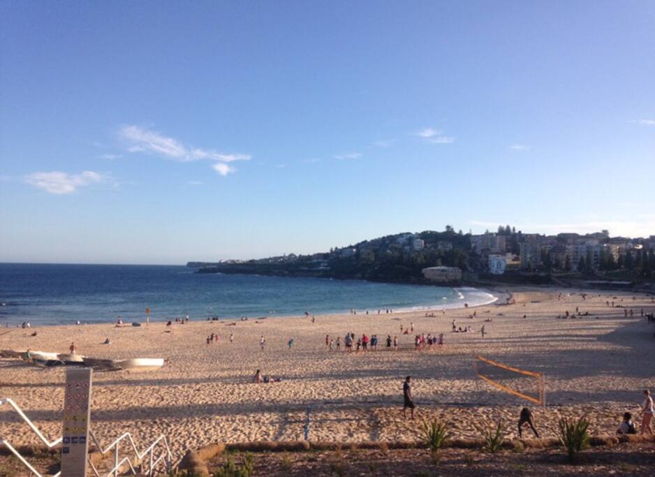 10 minute stroll to the beach