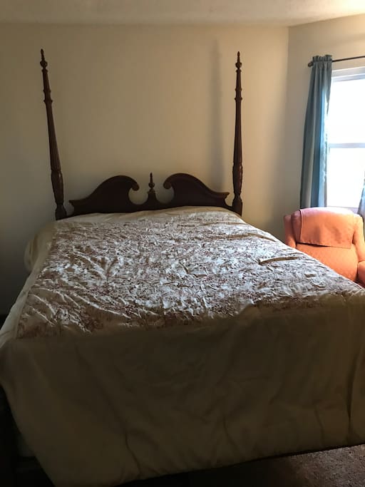 Bed in 1st bedroom