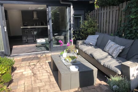 Private Luxurious house gardenview