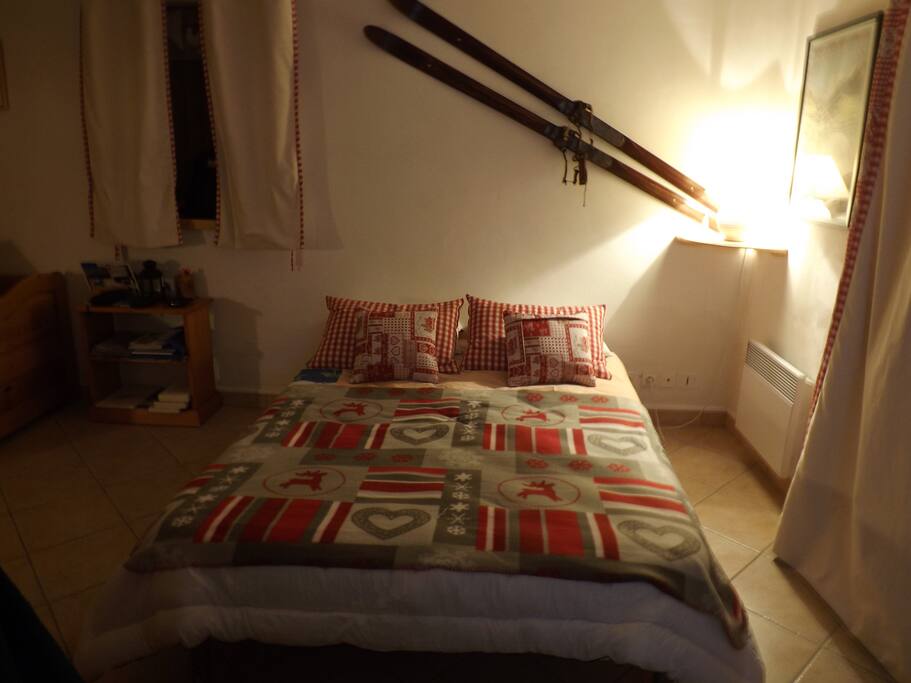 Canapé lit BZ déplié offrant un couchage pour 2 pers