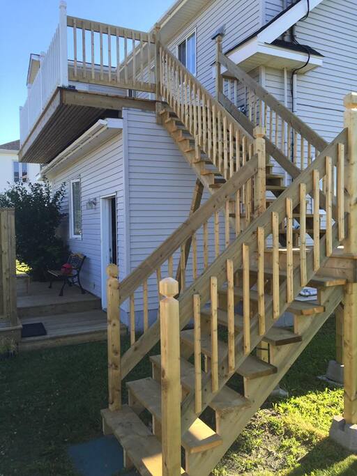 L'escalier avec accès indépendant et terrasse