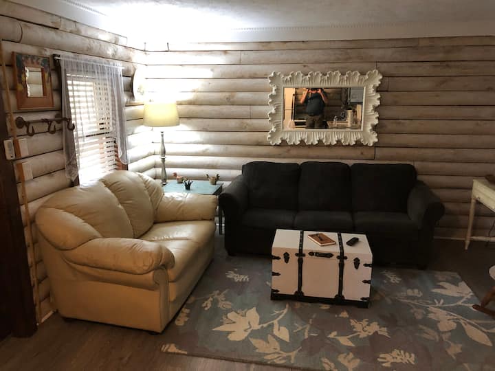 Cozy Mountain Log Cabin. By Lost River State Park - Lost River State Park, Mathias