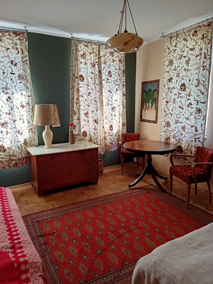 Schlafzimmer 6