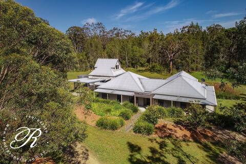 Tranquility in the bush close to lakes and beaches