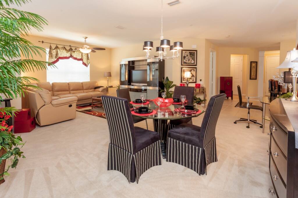Chair,Furniture,Dining Room,Indoors,Room