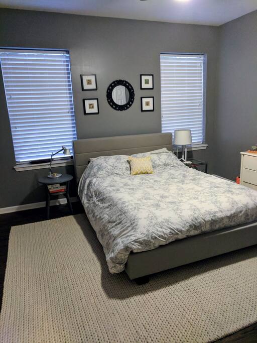 Master Bedroom w/ queen size bed