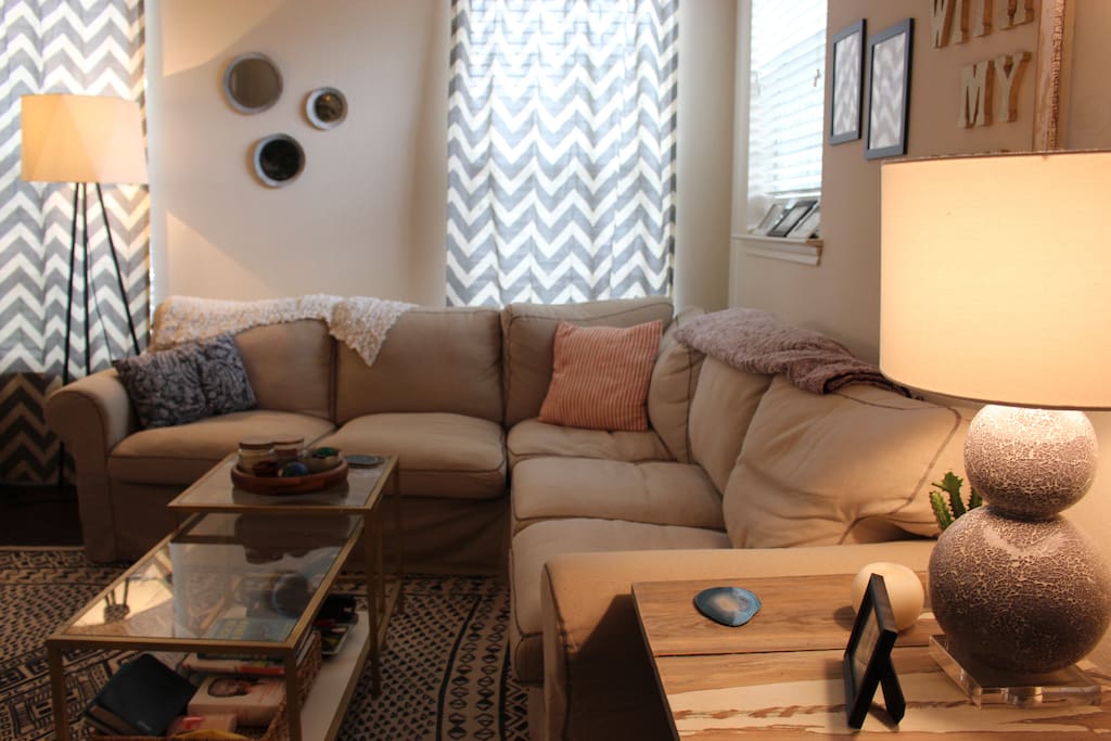 Cozy Living Room with Corner Couch & Sofa Seat