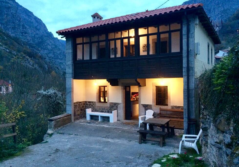 exterior al anochecer