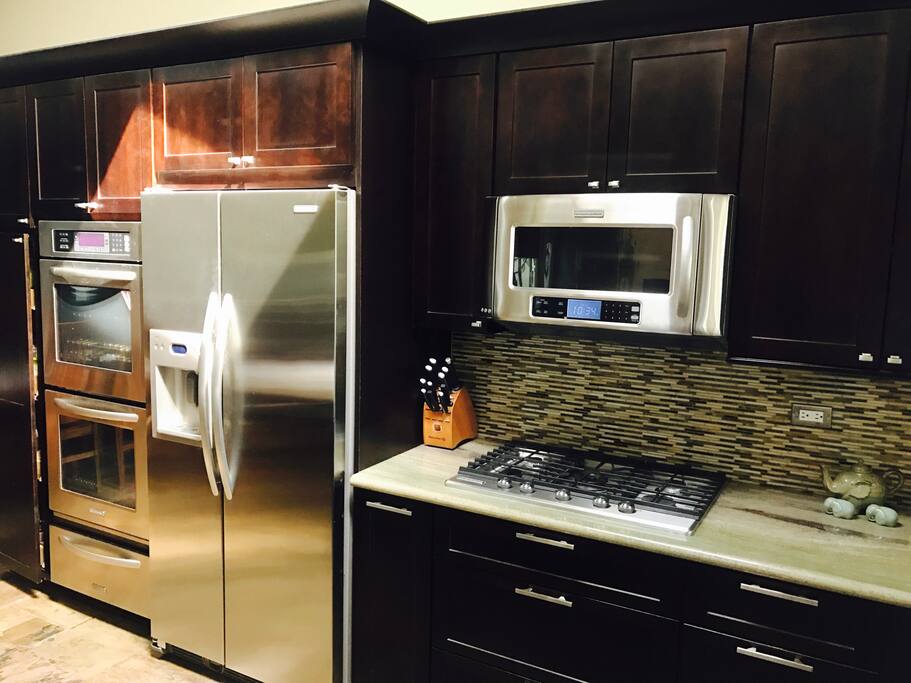 Open concept kitchen with 2 ovens, warming drawer and more! Enjoy friends and family around the island or seated at the large dining room table!