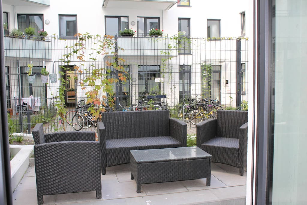Terrasse im ruhigen Innenhof