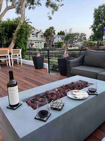 Waterfront Luxury Home on the Venice Canals gallery image 5
